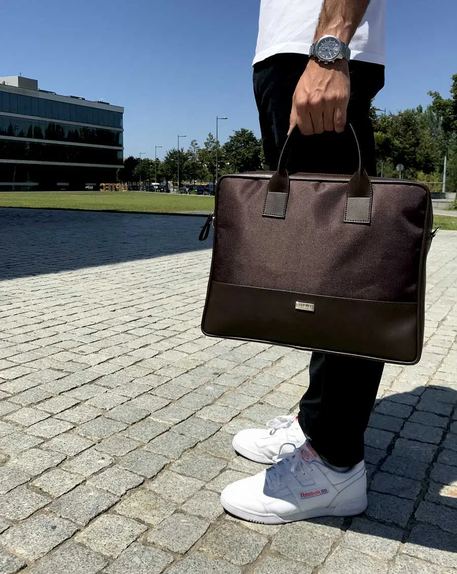 BOLD DEEP BROWN BRIEFCASE